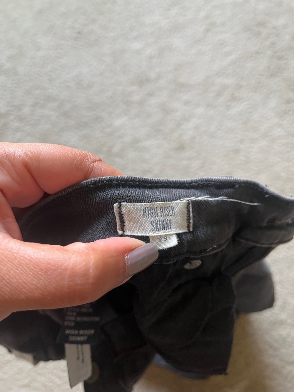 MADEWELL Women’s Black Distressed 9” Mid-Rise Skinny Denim Jeans - Picture 8 of 8